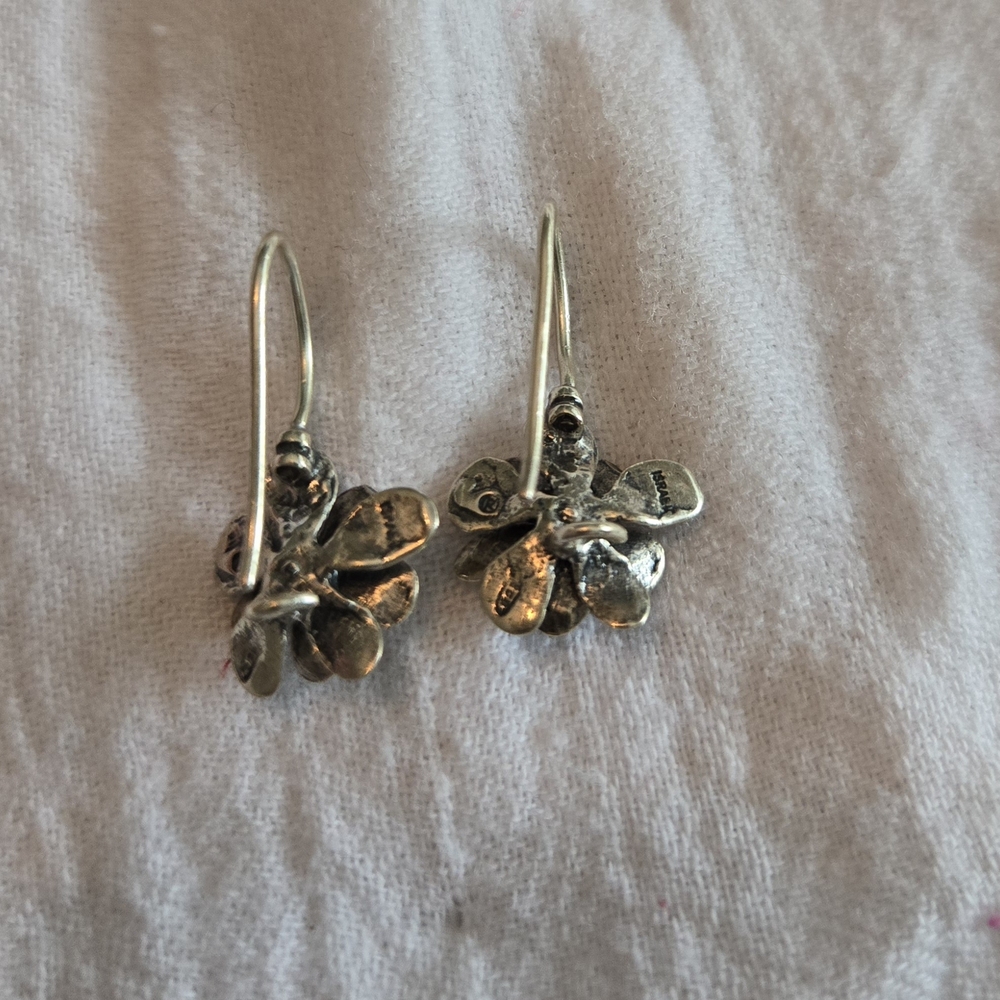 Elegant Silver Flower Earrings with Pearl Accent Silpada - Picture 3 of 3
